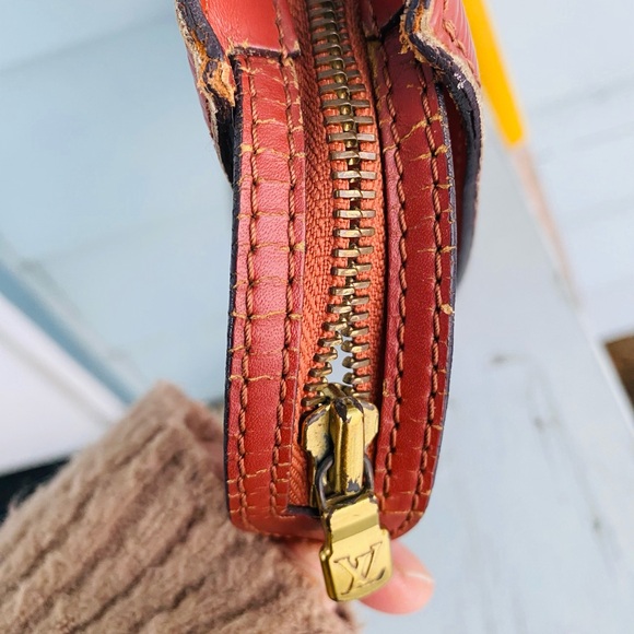 LOUIS VUITTON BROWN EPI ZIP TOTE - Picture 12 of 12